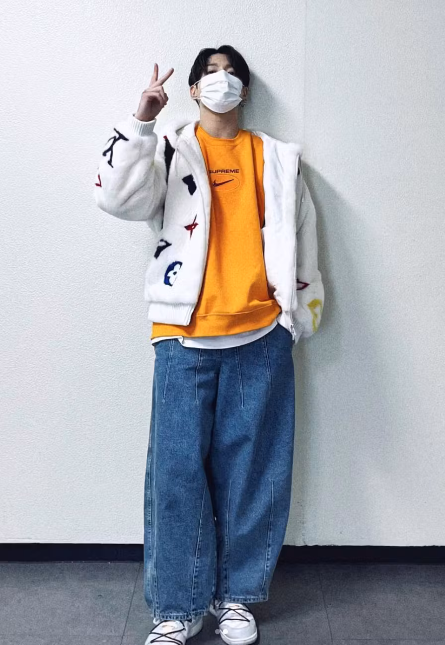 Supreme x Nike Jewel Crewneck Orange Supreme x Nike Jewel Crewneck Orange